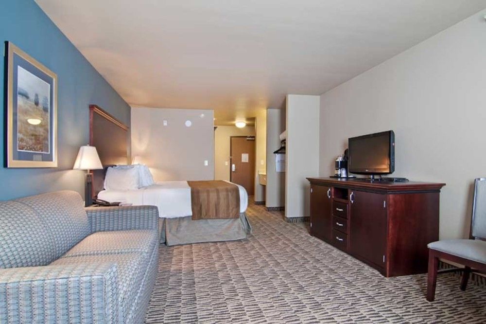 The Watford Hotel Watford City Exterior photo