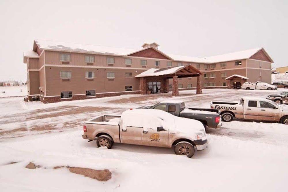 The Watford Hotel Watford City Exterior photo