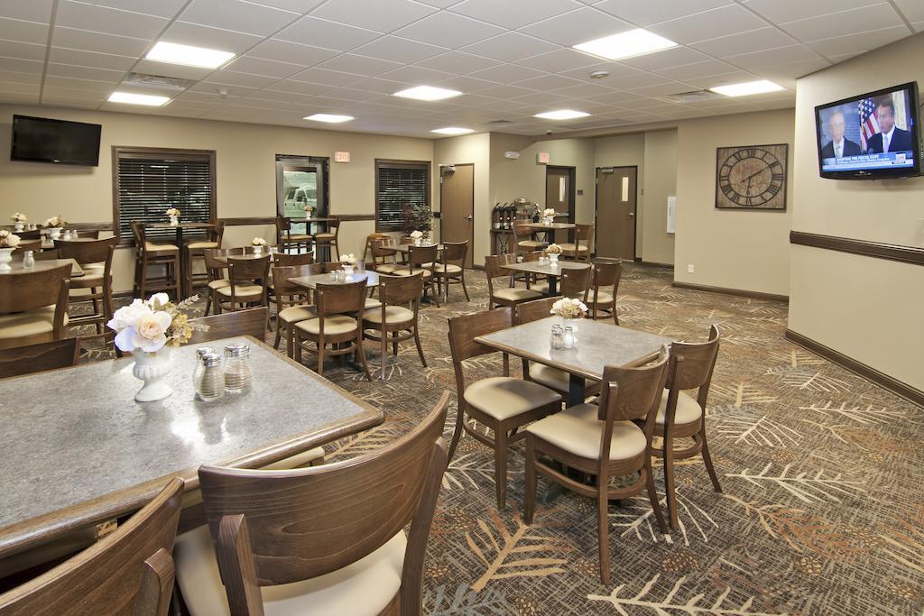 The Watford Hotel Watford City Exterior photo